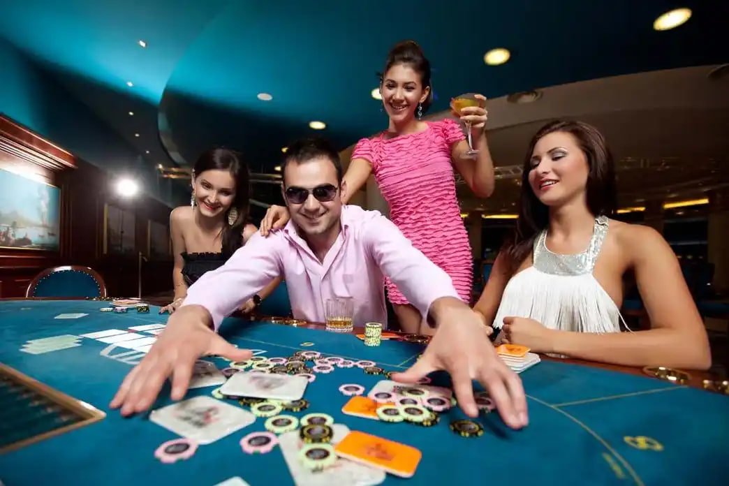 OkeBet PH platform overview showing sports and casino games on mobile